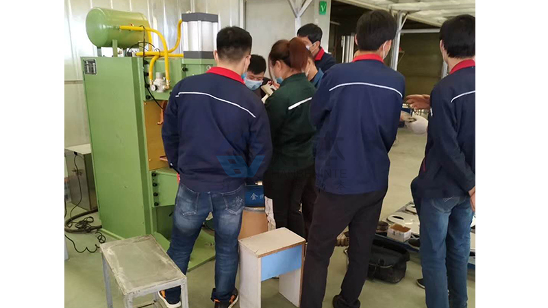 調試聊城魯環(huán)中頻點焊機 (1) 調試聊城魯環(huán)中頻點焊機 (1)